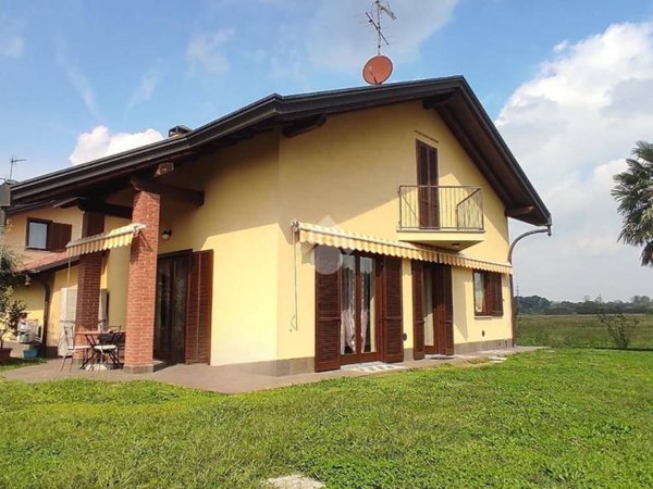 casa indipendente in vendita a Lonate Pozzolo