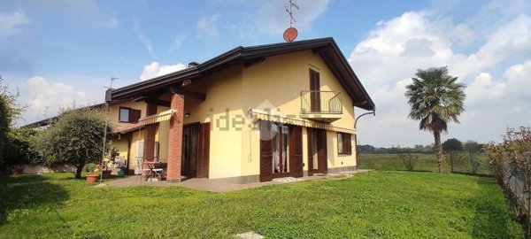 casa indipendente in vendita a Lonate Pozzolo