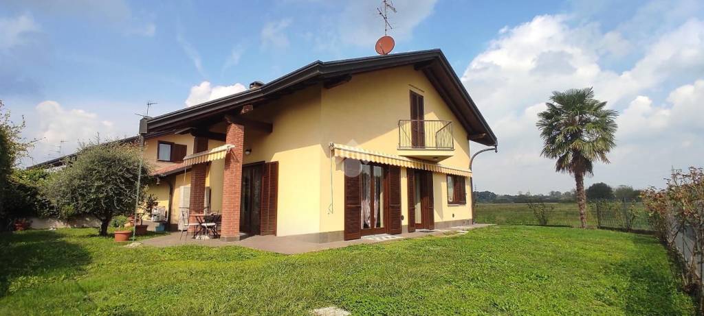 casa indipendente in vendita a Lonate Pozzolo