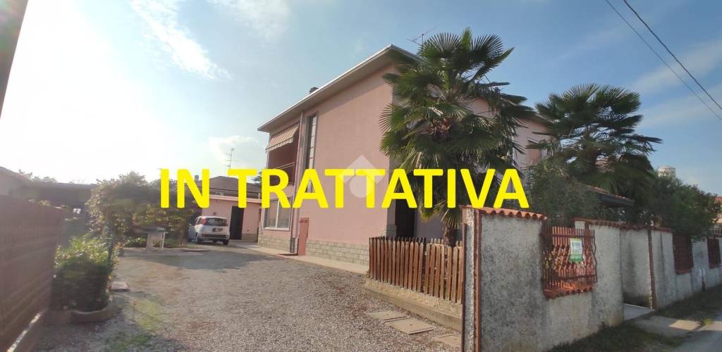 casa indipendente in vendita a Lonate Pozzolo in zona Tornavento