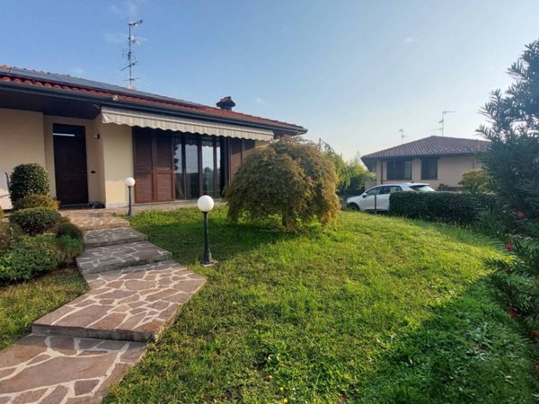 casa indipendente in vendita a Lonate Pozzolo