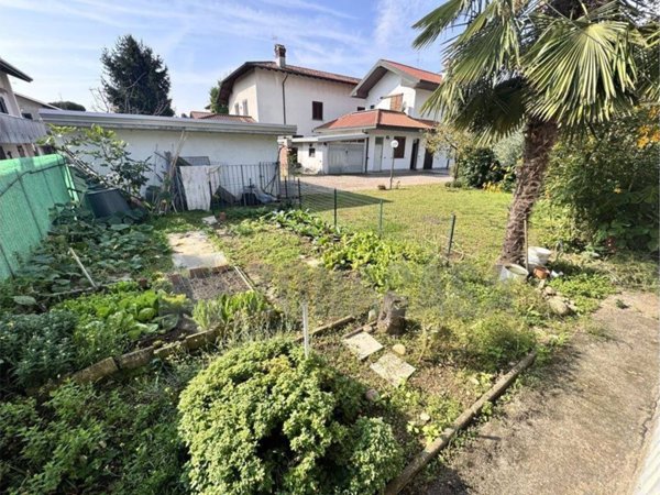 casa indipendente in vendita a Lonate Pozzolo