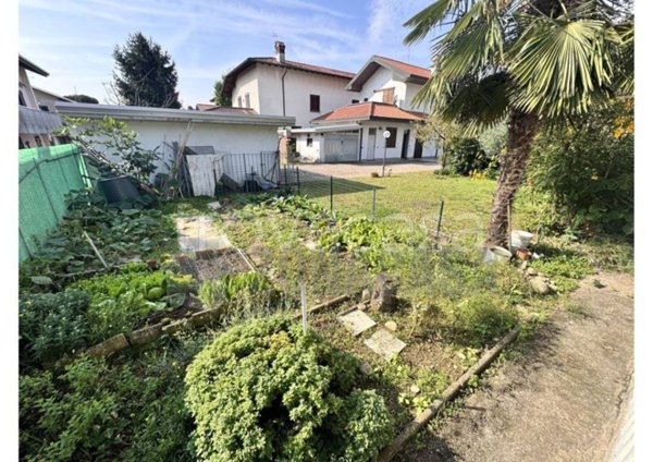 casa indipendente in vendita a Lonate Pozzolo