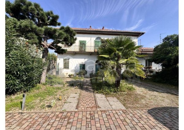 casa indipendente in vendita a Lonate Pozzolo