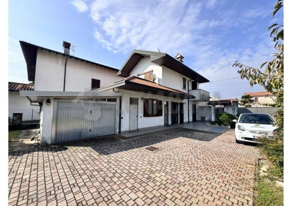 casa indipendente in vendita a Lonate Pozzolo