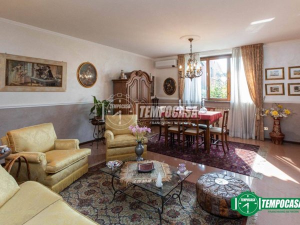 casa indipendente in vendita a Lonate Pozzolo