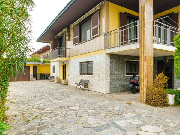 casa indipendente in vendita a Lonate Pozzolo