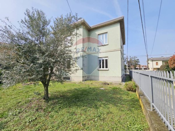 casa indipendente in vendita a Lonate Pozzolo