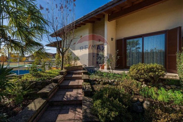 casa indipendente in vendita a Lonate Pozzolo