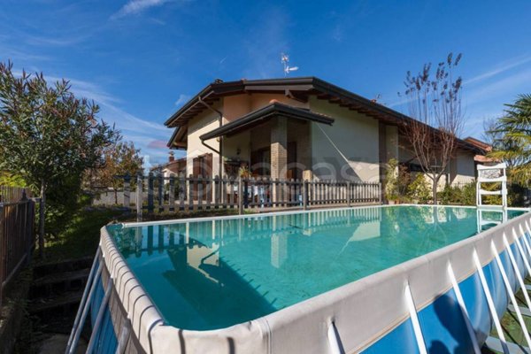 casa indipendente in vendita a Lonate Pozzolo