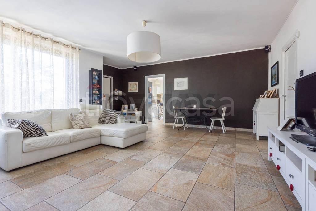 casa indipendente in vendita a Lonate Pozzolo in zona Sant'Antonino Ticino