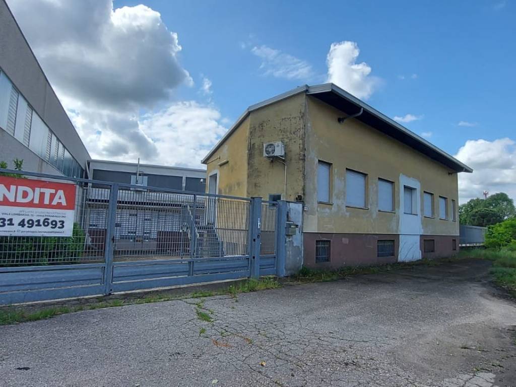 locale commerciale in vendita a Lonate Pozzolo