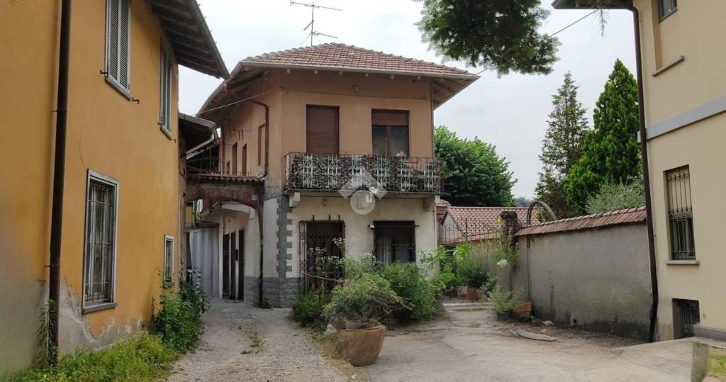 casa indipendente in vendita a Lonate Pozzolo