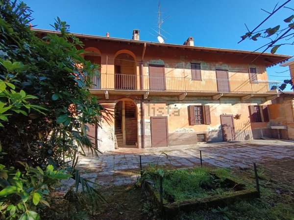 casale in vendita a Lonate Pozzolo