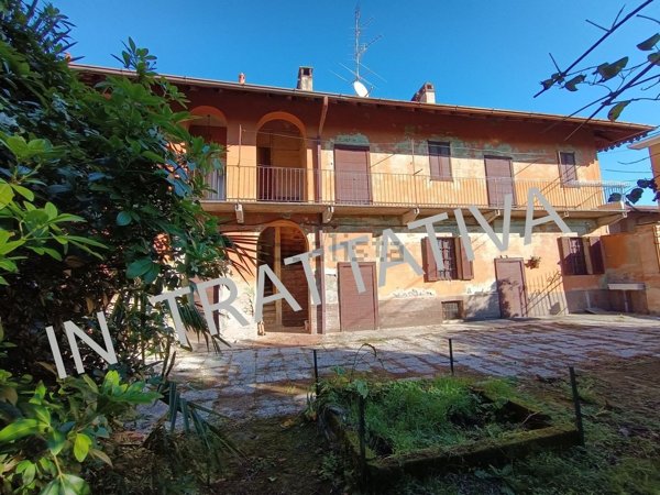 casale in vendita a Lonate Pozzolo
