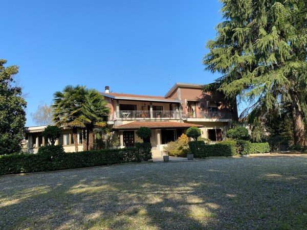 casa indipendente in vendita a Lonate Pozzolo