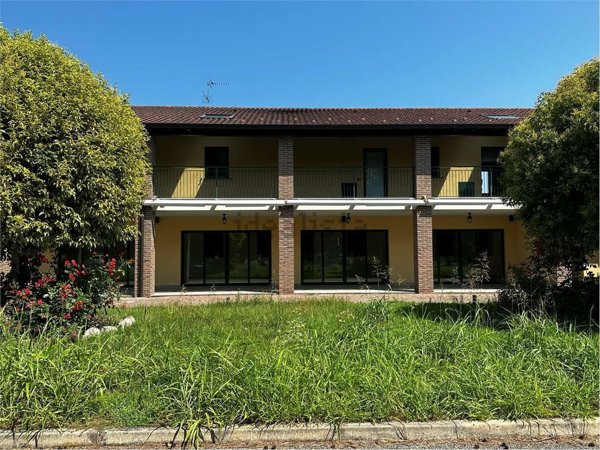 casale in vendita a Lonate Pozzolo
