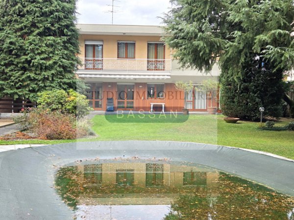 casa indipendente in vendita a Lonate Pozzolo