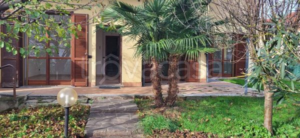 casa indipendente in vendita a Lonate Pozzolo