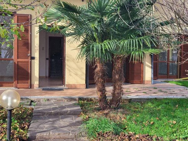 casa indipendente in vendita a Lonate Pozzolo