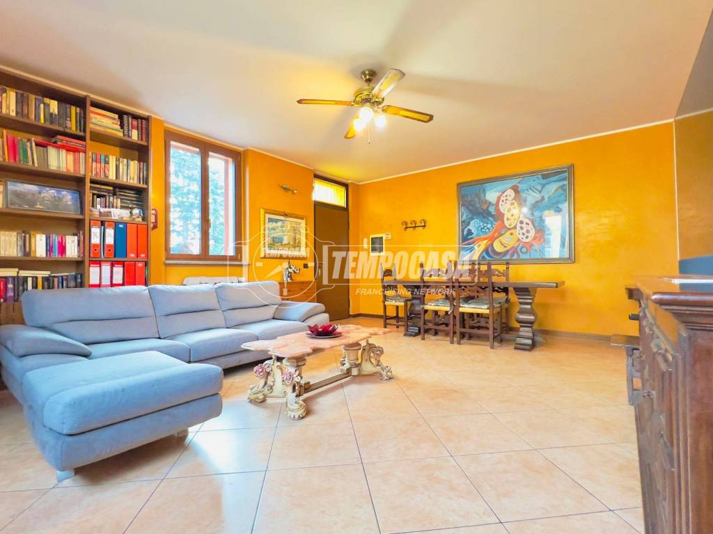 casa indipendente in vendita a Lonate Pozzolo in zona Tornavento