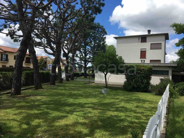 casa indipendente in vendita a Lonate Pozzolo