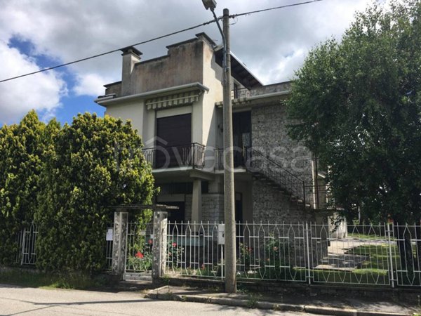 casa indipendente in vendita a Lonate Pozzolo
