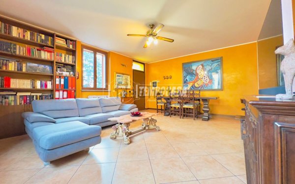 casa indipendente in vendita a Lonate Pozzolo in zona Tornavento