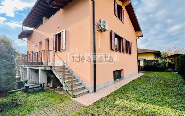 casa indipendente in vendita a Lonate Pozzolo in zona Tornavento