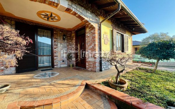 casa indipendente in vendita a Lonate Pozzolo