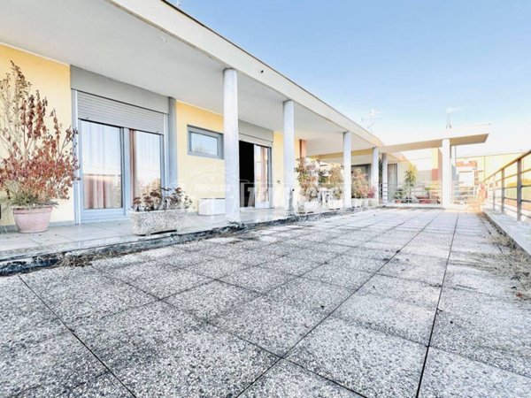 casa indipendente in vendita a Lonate Pozzolo