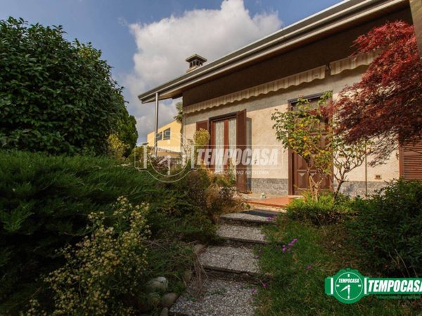 casa indipendente in vendita a Lonate Pozzolo