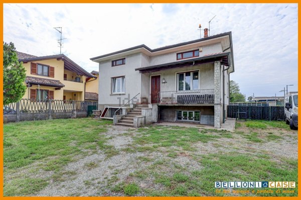 casa indipendente in vendita a Lonate Pozzolo