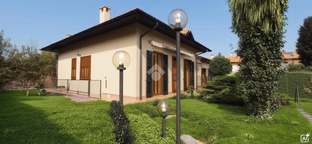 casa indipendente in vendita a Lonate Pozzolo in zona Sant'Antonino Ticino
