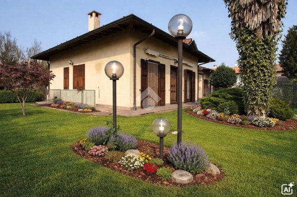 casa indipendente in vendita a Lonate Pozzolo in zona Sant'Antonino Ticino