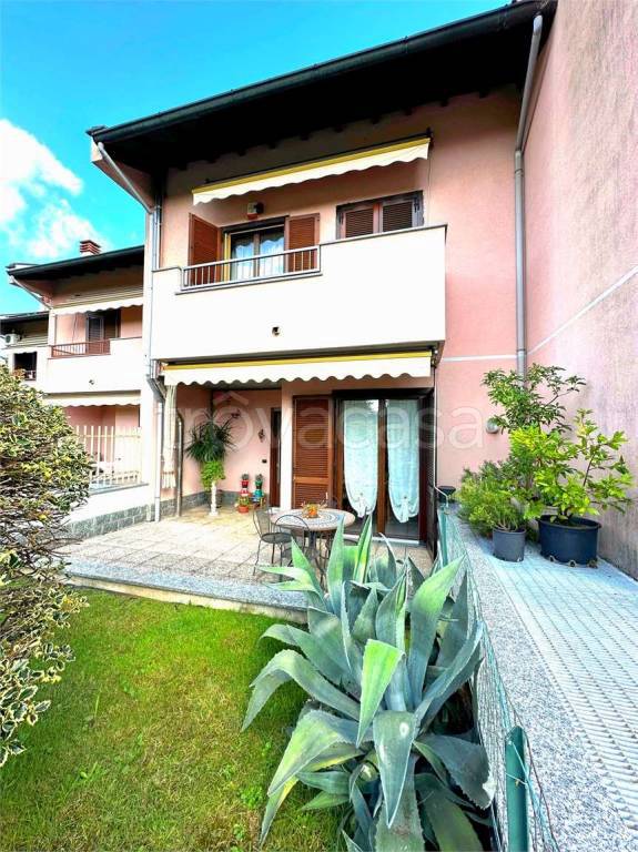 casa indipendente in vendita a Lonate Pozzolo