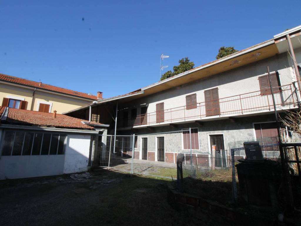 casa indipendente in vendita a Lonate Pozzolo in zona Tornavento