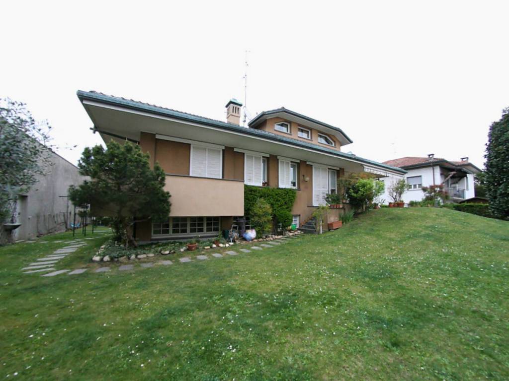 casa indipendente in vendita a Lonate Pozzolo