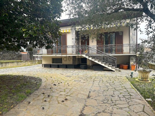 casa indipendente in vendita a Lonate Pozzolo