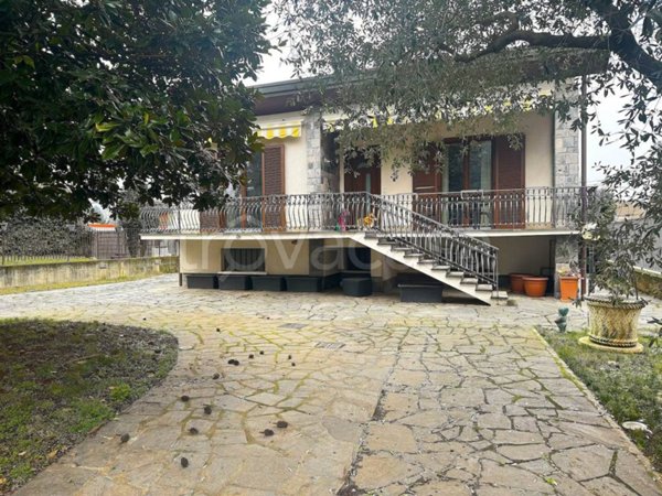 casa indipendente in vendita a Lonate Pozzolo