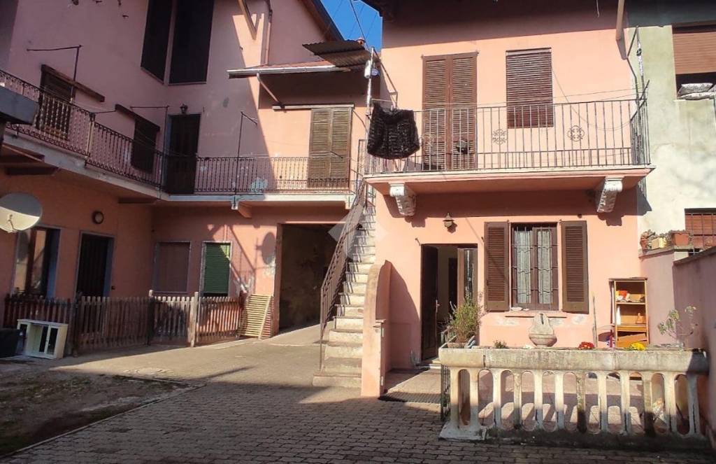 casa indipendente in vendita a Lonate Pozzolo