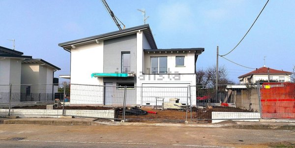 casa indipendente in vendita a Lonate Pozzolo