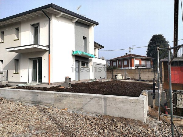 casa indipendente in vendita a Lonate Pozzolo