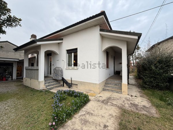 casa indipendente in vendita a Lonate Pozzolo