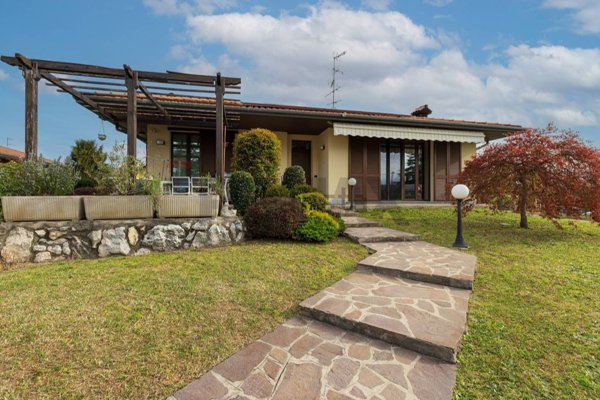 casa indipendente in vendita a Lonate Pozzolo