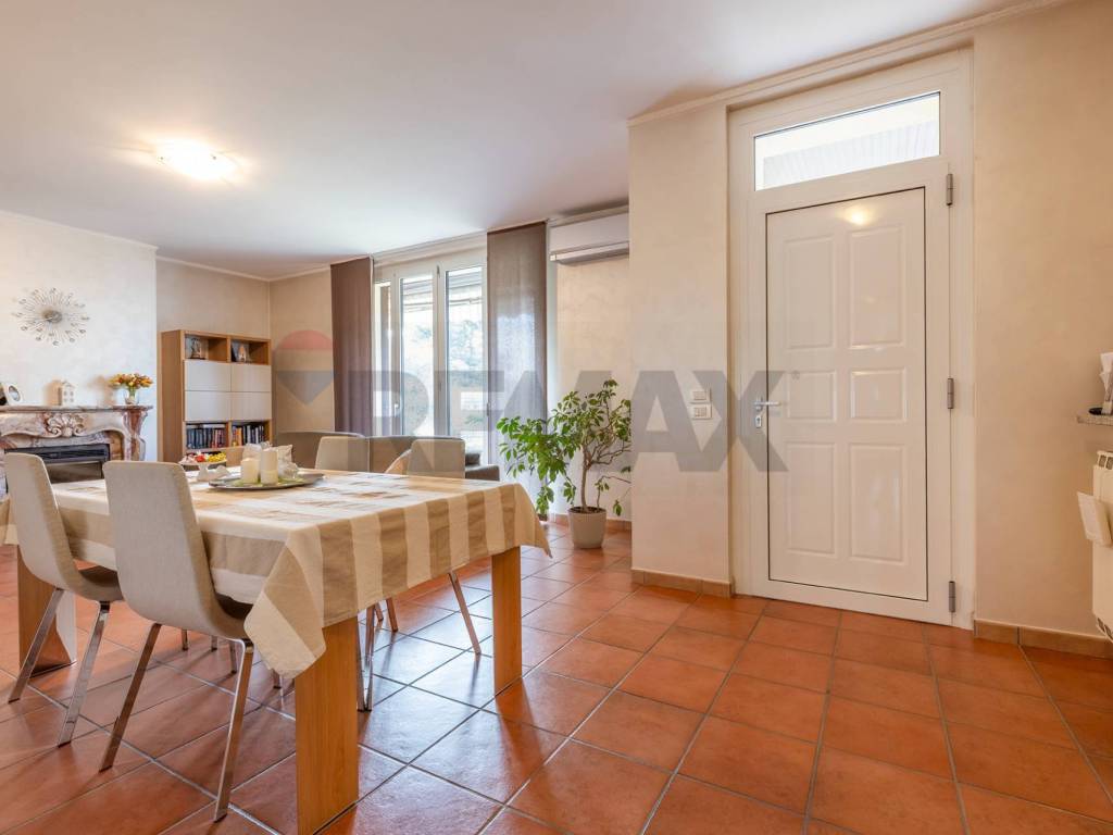 casa indipendente in vendita a Lonate Pozzolo