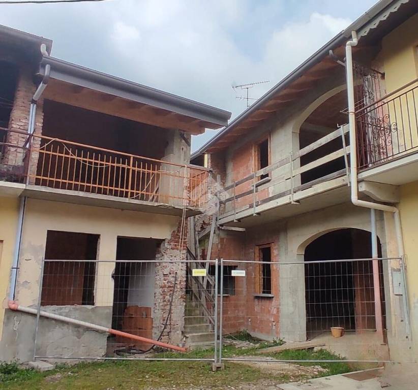 casa indipendente in vendita a Lonate Pozzolo