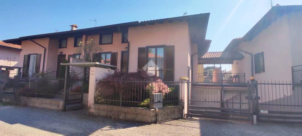 casa indipendente in vendita a Lonate Pozzolo