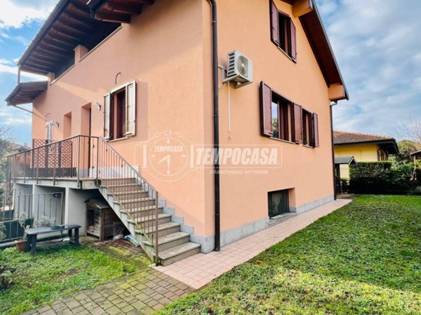 casa indipendente in vendita a Lonate Pozzolo in zona Tornavento