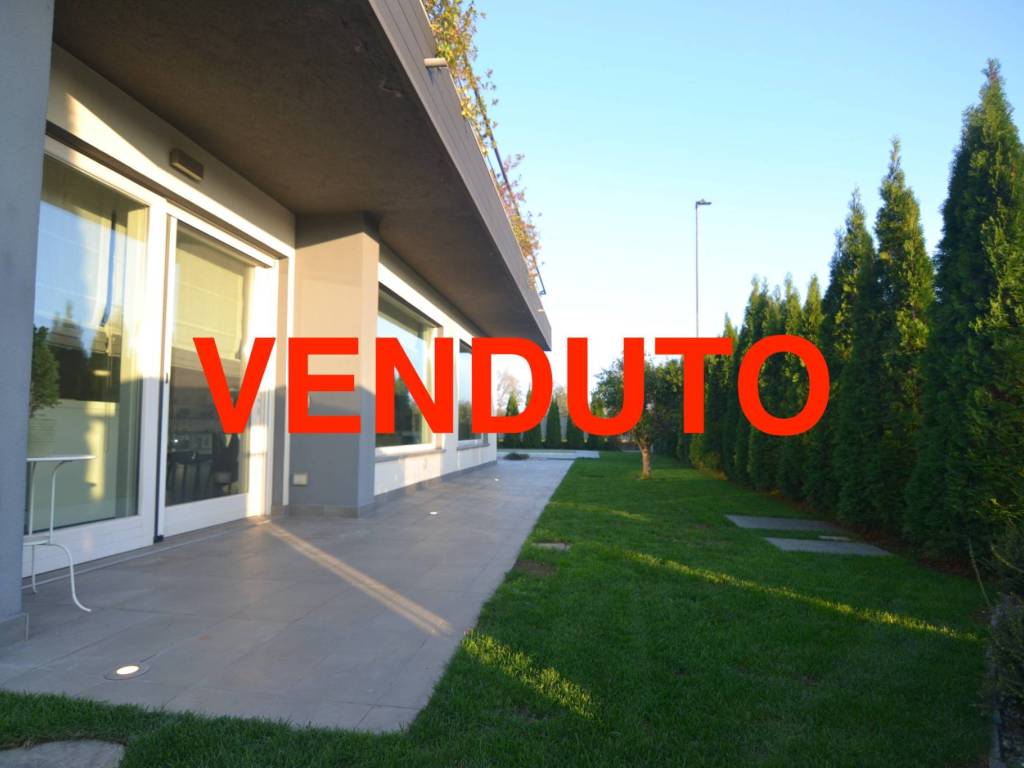 casa indipendente in vendita a Lonate Pozzolo